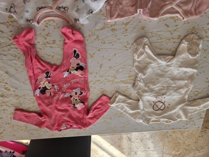Lot vêtements bébé fille 1 mois - Très bon état - photo numéro 5