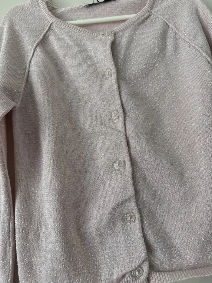 👚 Gilet à boutons - fille -5 ans - fashion privâtes company -110 cm - très bon état - photo numéro 2