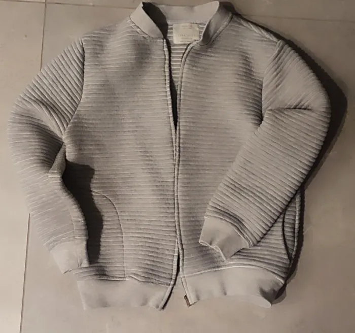 🧥 Veste Zara Boys 11-12 ans (152 cm) grise côtelée – zip à réparer - photo numéro 2