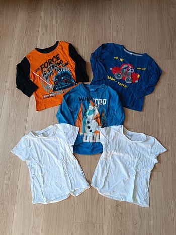 Lot maillots de corps et hauts de pyjamas 4 ans