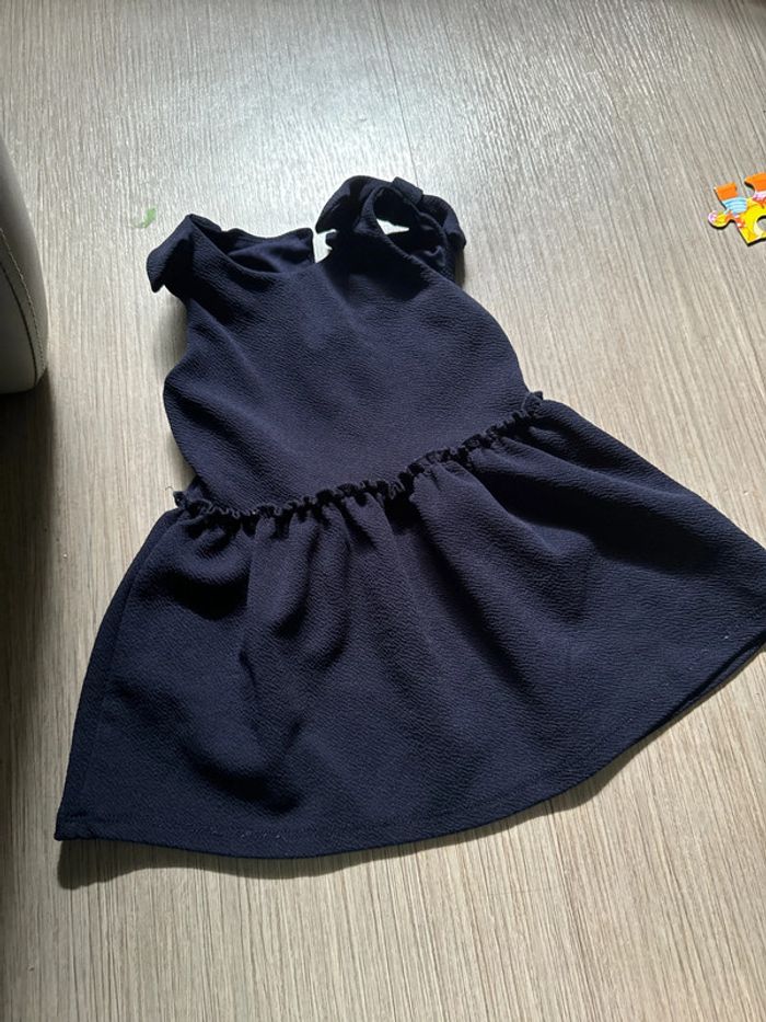 Robe bleu marine. 12 mois très bon état