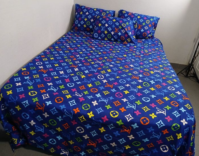 Drap de lit avec 4 taies d'oreiller - photo numéro 2