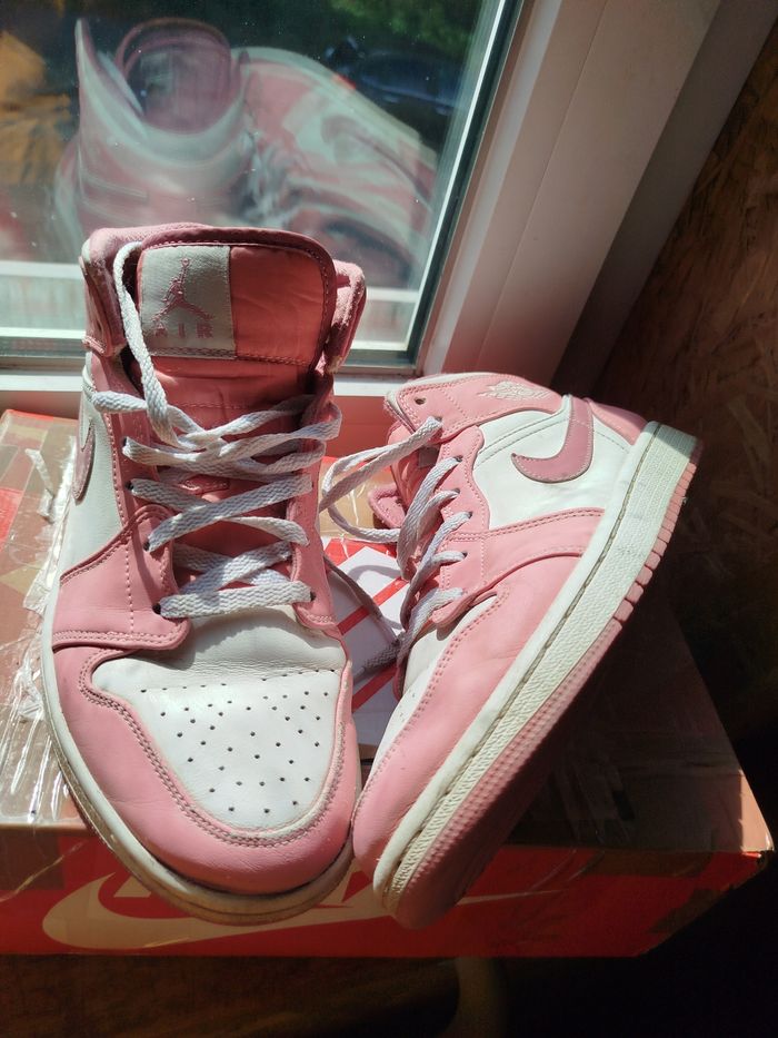 Air Jordan rose