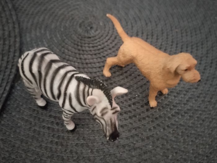 Lot de figurines "Zèbre et chien" incassables Botanic neuf - photo numéro 3
