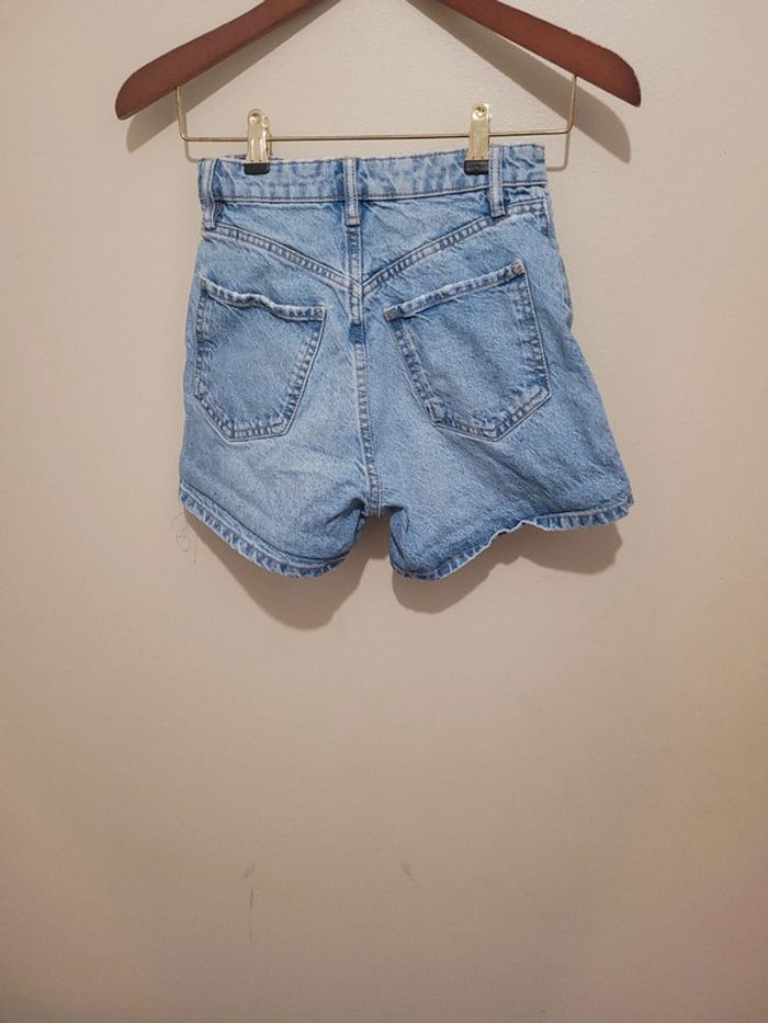 Mini short en jean Marque zara Taille 34 - photo numéro 3