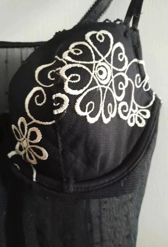 Nuisette noire et blanche, Taille 36/38, Bonnets 85B - photo numéro 4