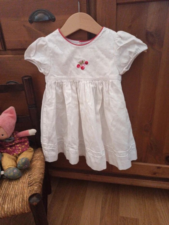 Robe 3 mois cerise tbe - photo numéro 2