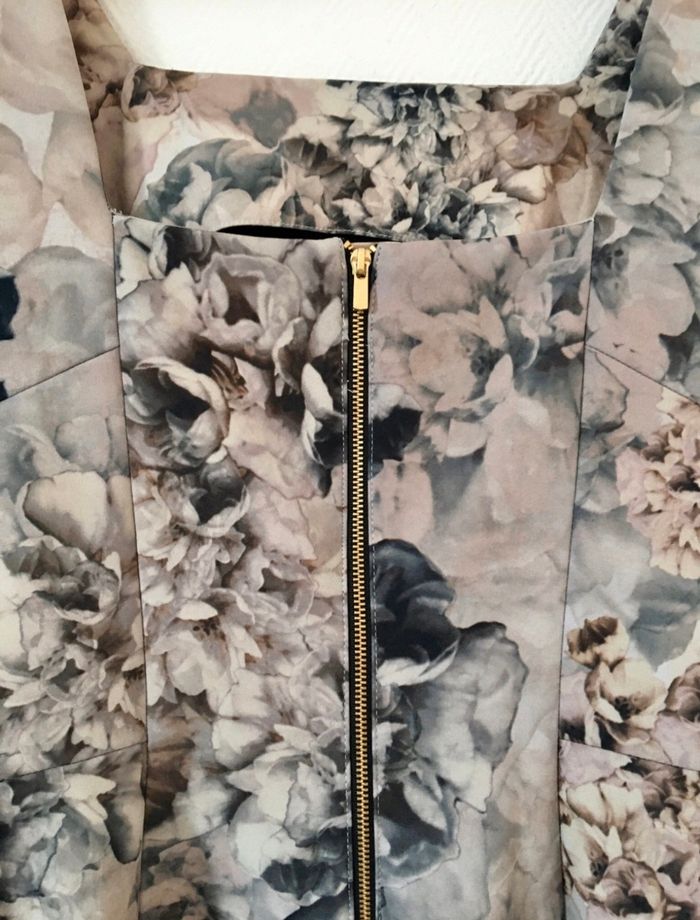 Robe cintrée fleurie 🌿 - photo numéro 2