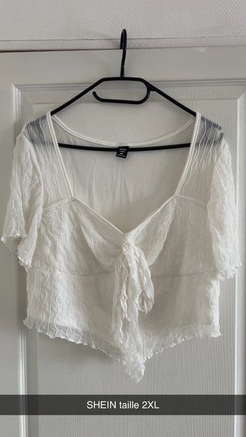 Haut court blanc