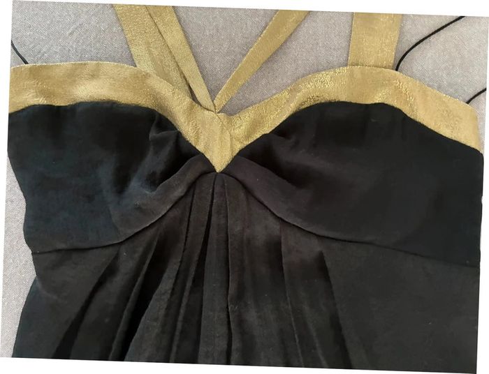Robe chic Sandro noir et dorée taille 1 en parfait état - photo numéro 8