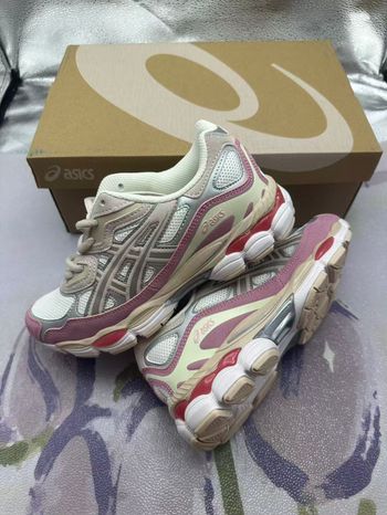 Baskets ASICS GEL-NYC roses pointure 40