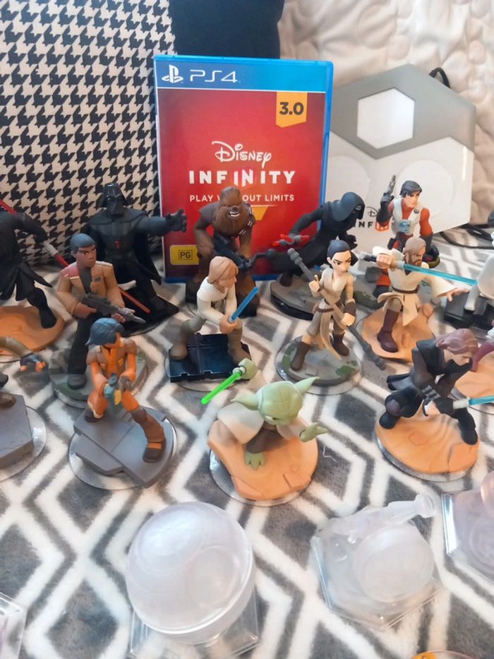 Lot de figurine infinity star wars plus le socle et le jeu sur ps4 - photo numéro 3