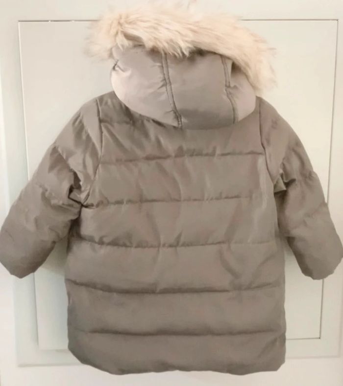 Doudoune Zara grise 18/24 mois très bon état  le lien en velours permet de cintrer la taille - photo numéro 2