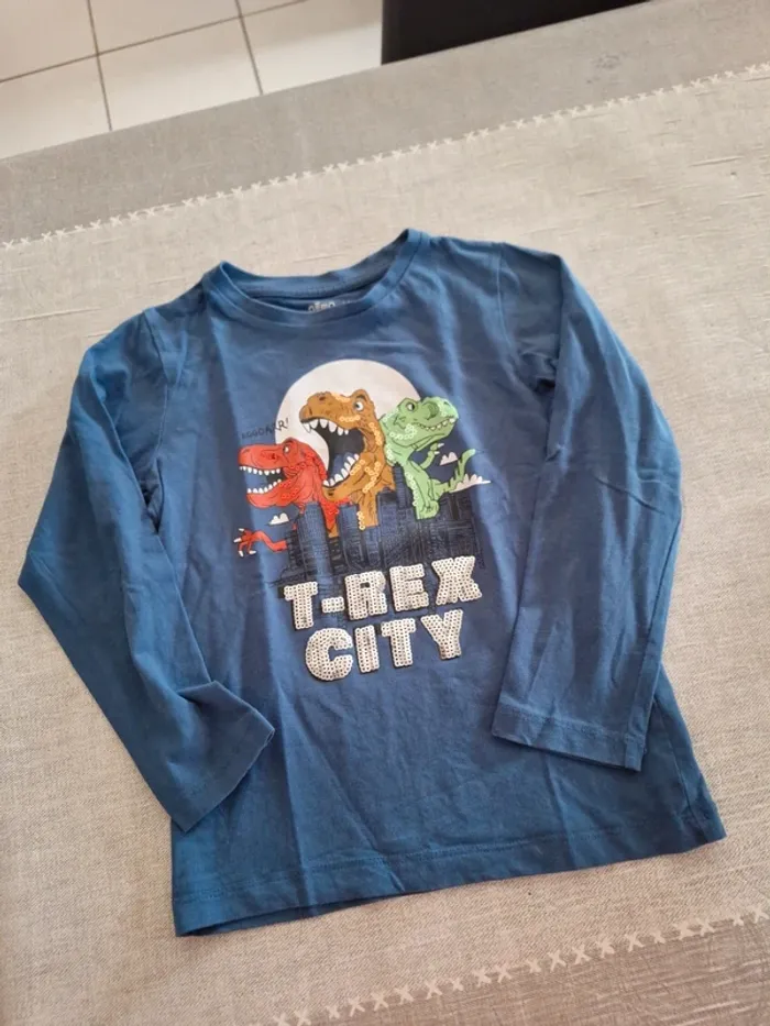 Tee-shirt dinosaure - photo numéro 2