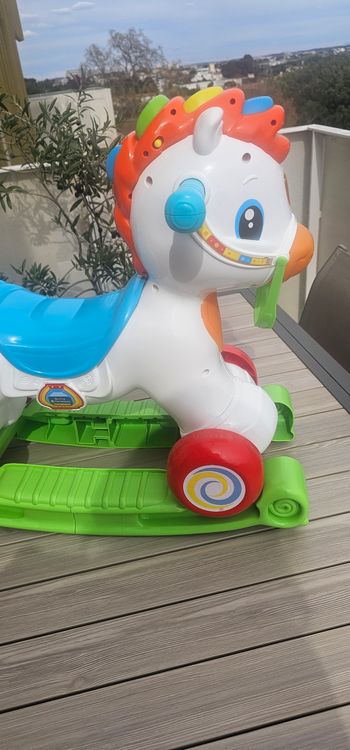 Cheval bascule roulant Clementoni interactif 