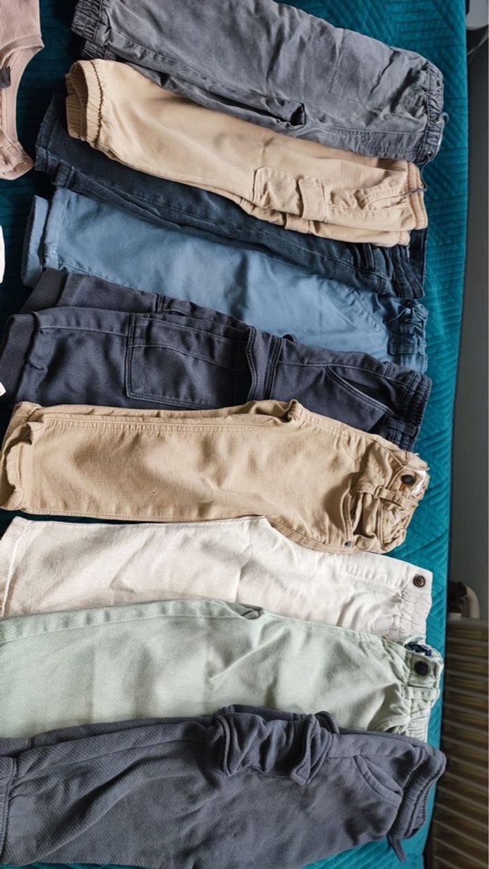 Lot vêtements toutes marques   + paquets de couches