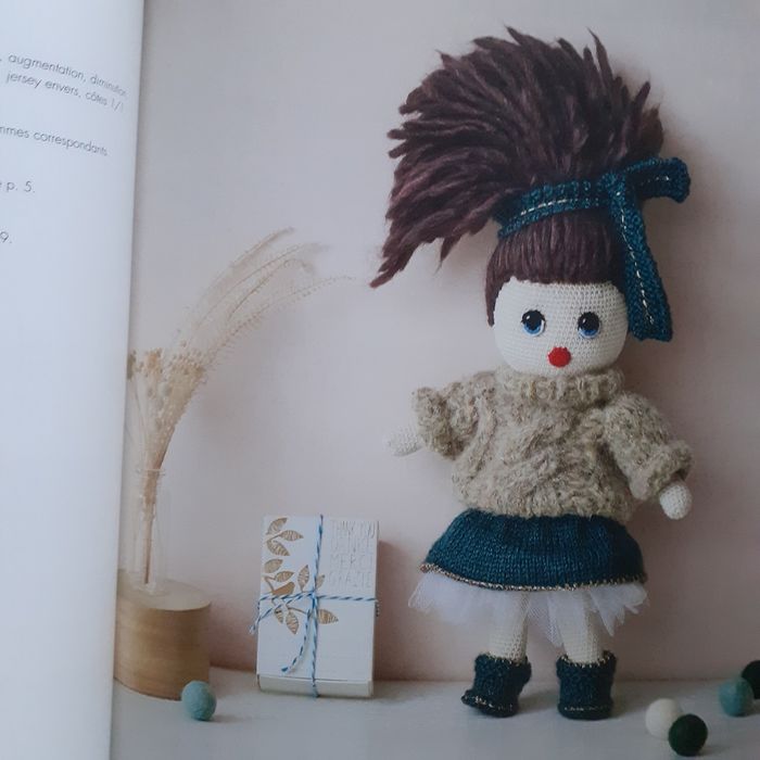 Livre "Confection poupée au tricot+ 12 tenues " - photo numéro 9
