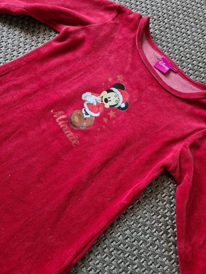 Chemise de nuit chaude ou robe polaire motif "minnie" en bon état. Tissu usé par le temps.
Marque Disney - taille 2/3 ans - photo numéro 3