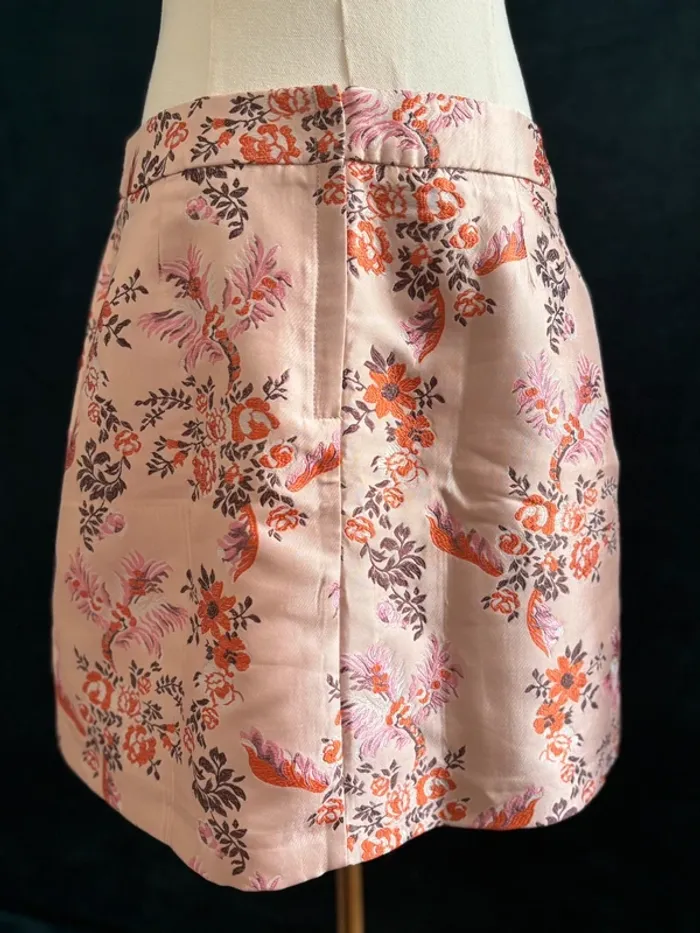 Mini jupe satinée brocart rose clair New Look – motif floral vintage baroque – taille 38 - photo numéro 3