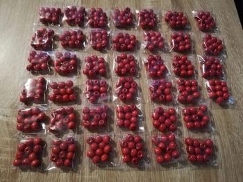 Perles en bois rouge