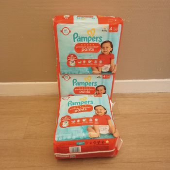 Lot Pampers premium protection Pants taille 4(93 couches)