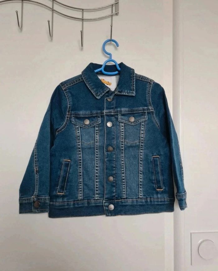 Veste neuve en jean's taille 3 ans 98cm - photo numéro 3