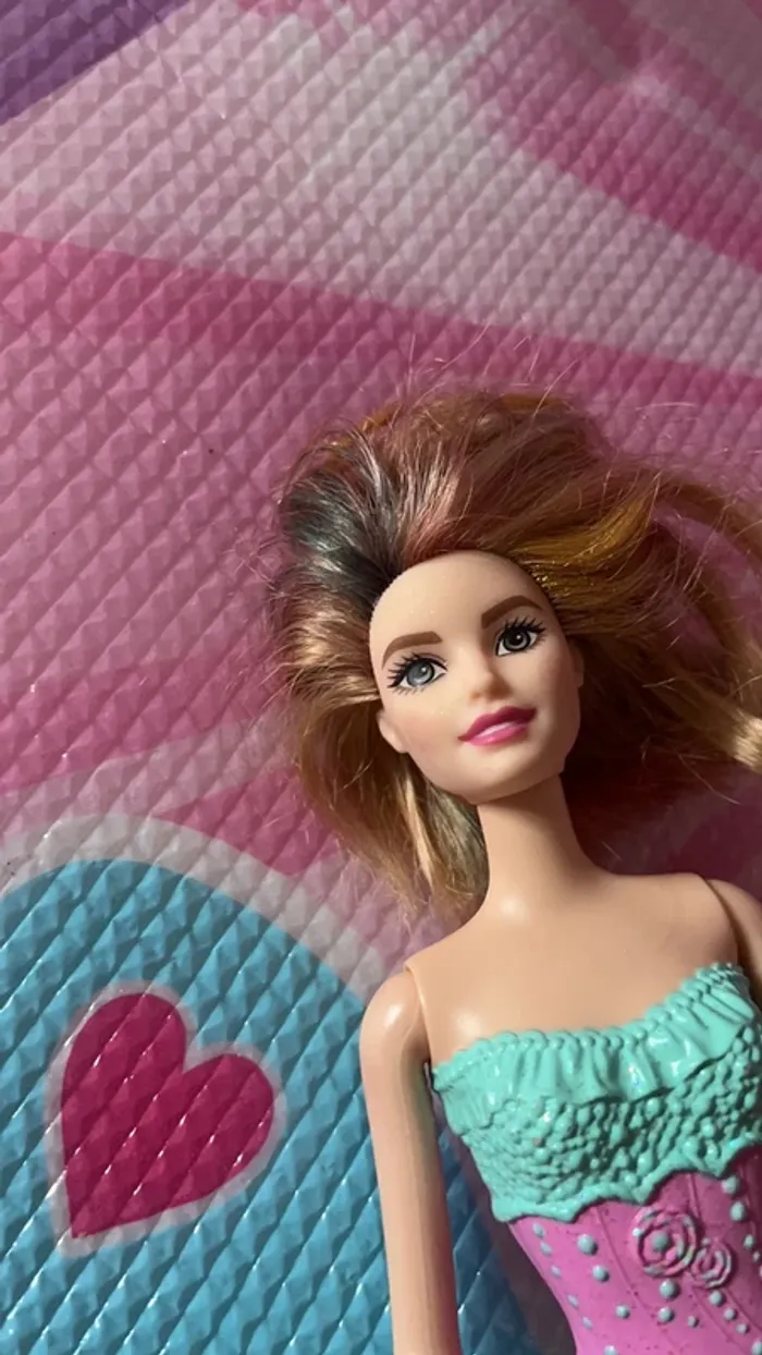 Barbie + jupe - photo numéro 2