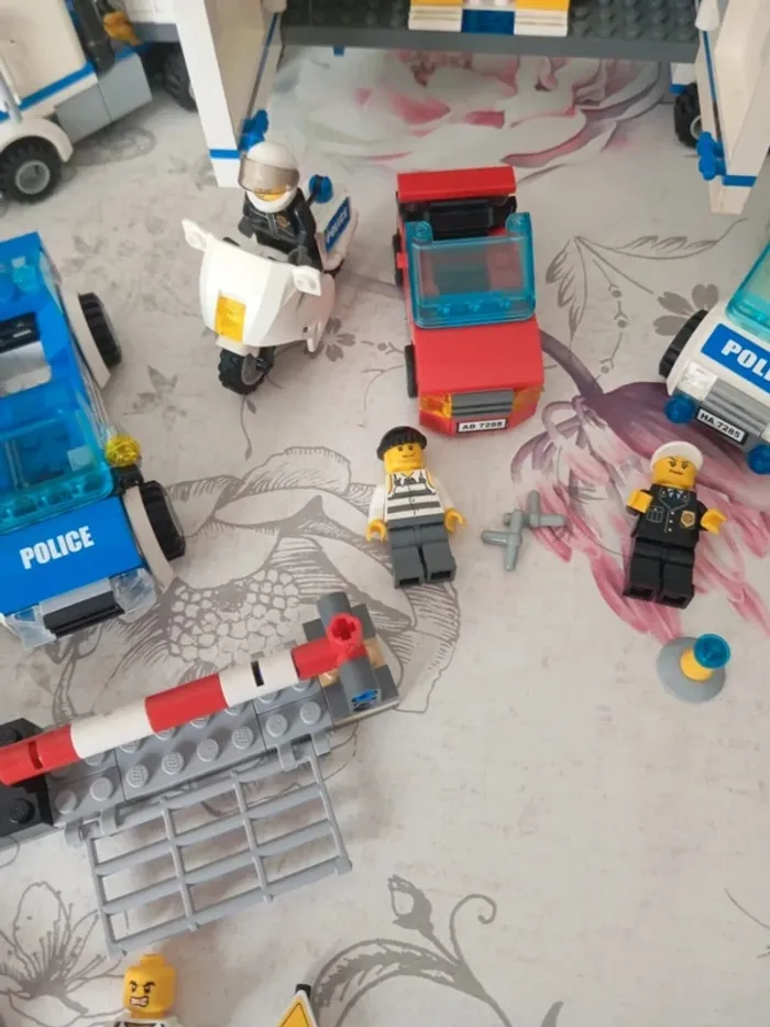Gros lot Lego police voleurs - photo numéro 6