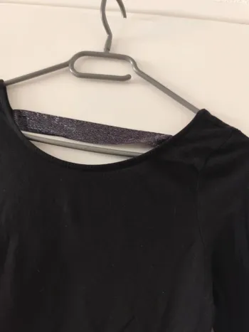 Haut noir camaïeu