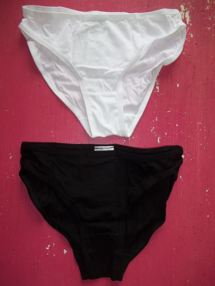 Lot 5 culottes neuves noires et blanches Kiabi 12 ans - photo numéro 2