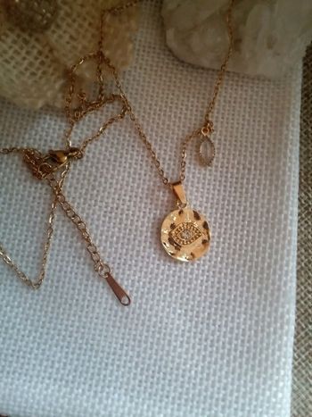 Collier médaillon œil