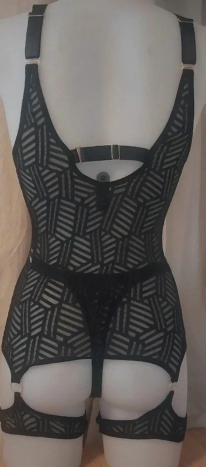 Magnifique tenue Neuve - photo numéro 4
