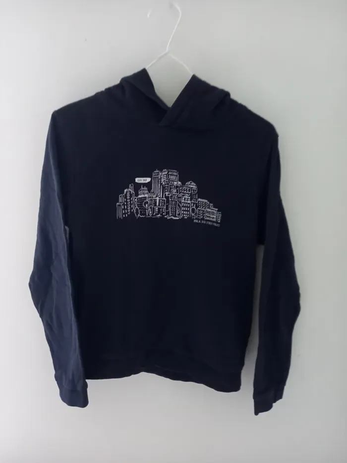 Pull bleu foncé de la marque Kiabi