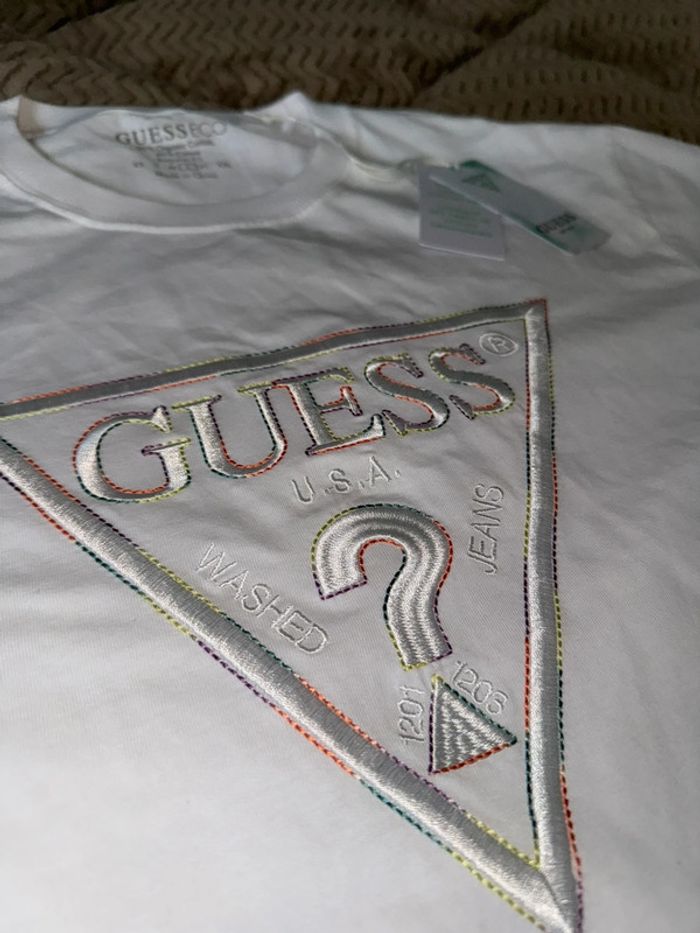 T-shirt GUESS blanc taille L – NEUF avec étiquette - photo numéro 5