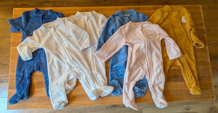 Lot de 6 pyjamas neufs jamais portés - photo numéro 4