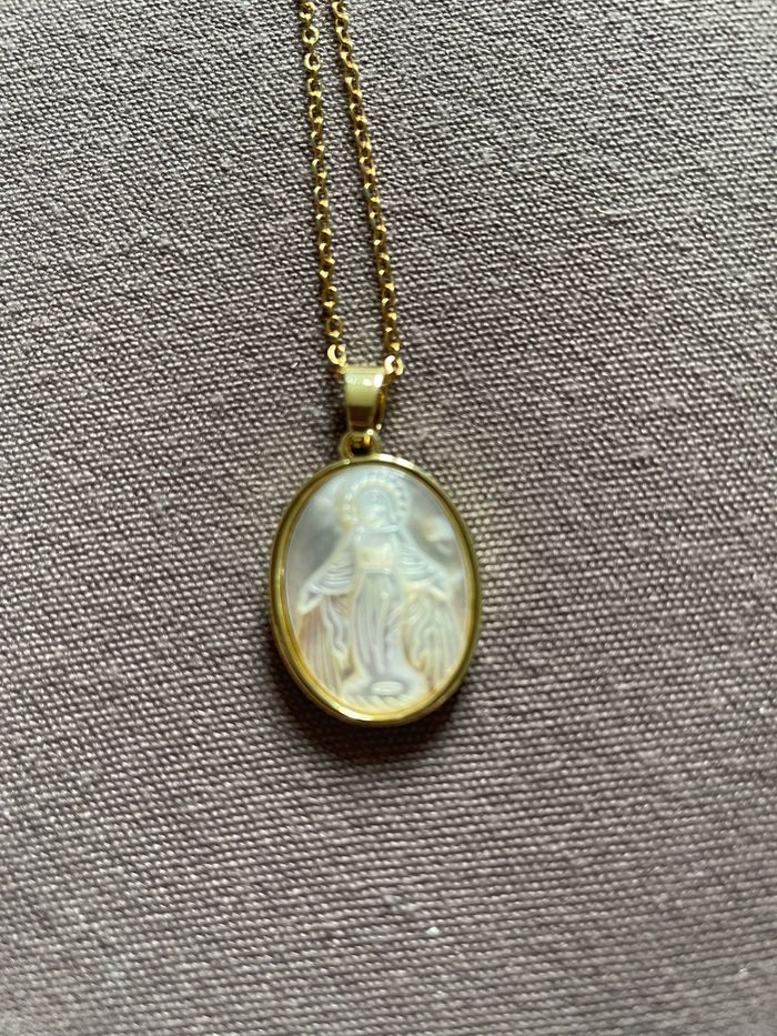 Charmante médaille vierge en nacre - photo numéro 2