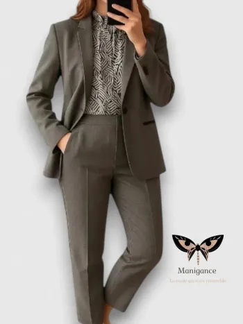 Superbe ensemble blazer pantalon Manigance ,coupe fuselée ,taille haute ,extensible