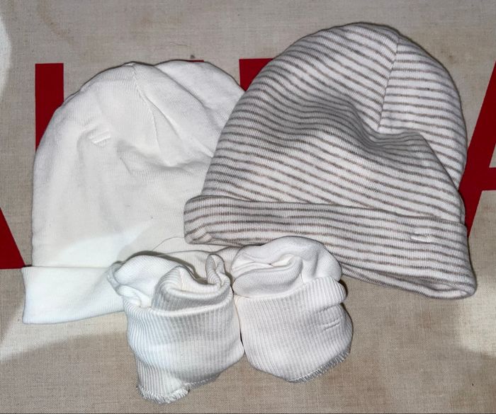 Bonnets et gants naissance