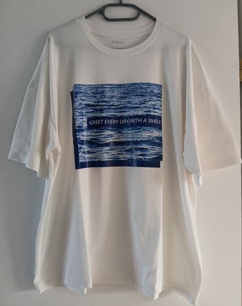 T shirt Shein
 L