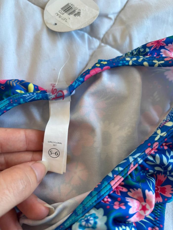 Bas de maillot de bain enfant fille bleu volant motif fleurs Penti taille 5/6 ans neuf - photo numéro 2