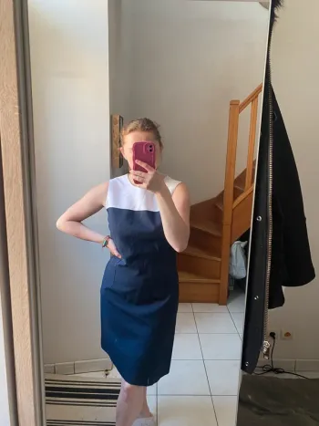 Robe droite bleu marine et blanche