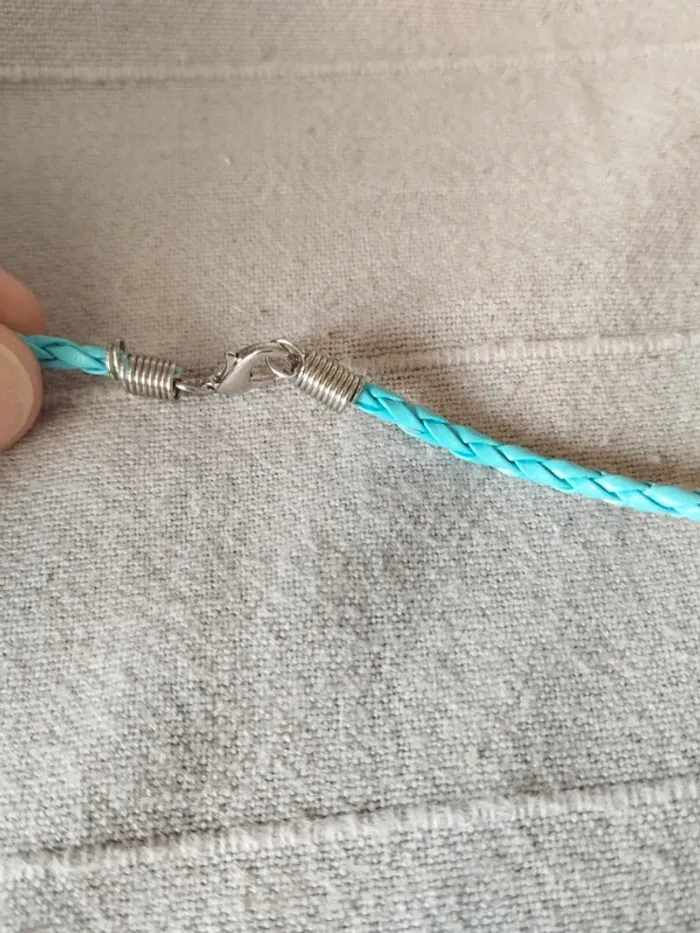 Collier bleu - photo numéro 4