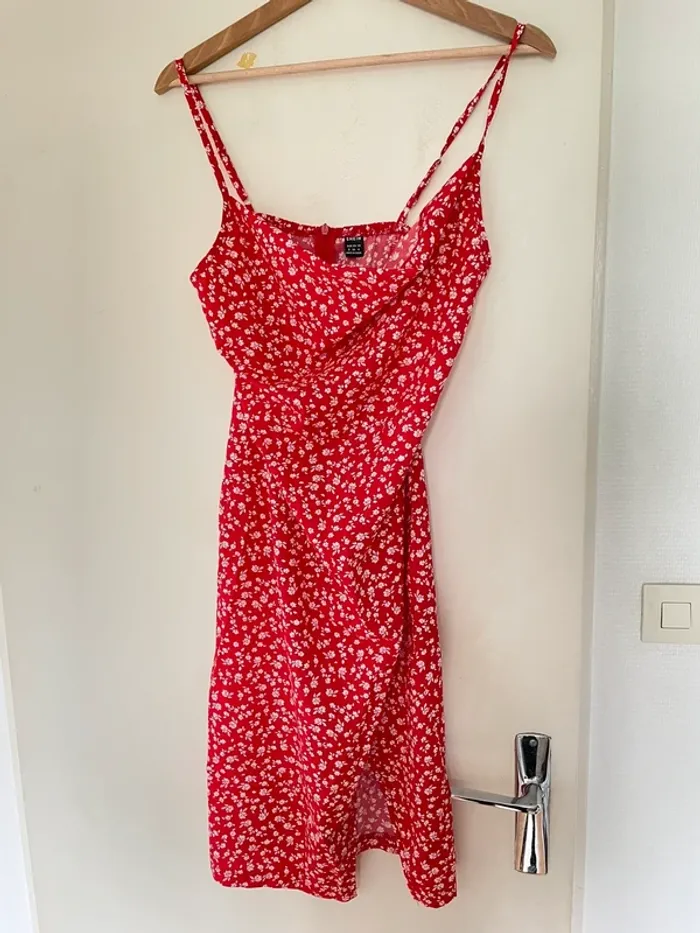 Robe à fleur rouge