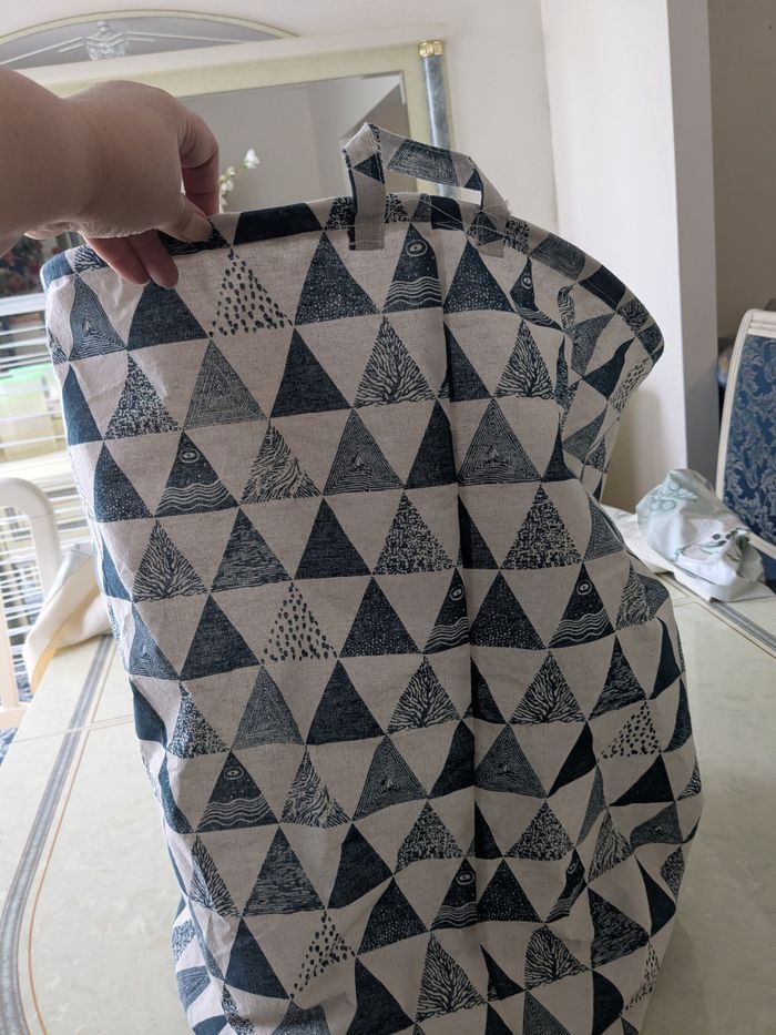 Beau panier à linge grande capacité. Taille 100 litres