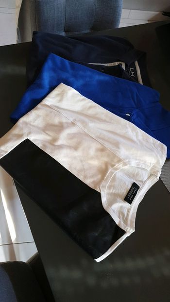 2 polos 1 tee-shirt