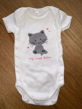 Body bébé fille In Extenso Blanc Visuel sérigraphie print chat gris + coeurs roses