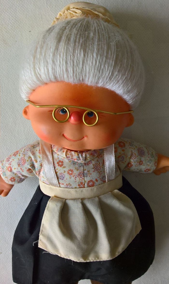 Poupée Mamie Vintage collection 1970 / 31cm - photo numéro 2