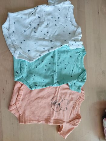 Lot de 3 bodies MC TAO neuf