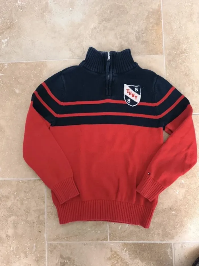 Pull Tommy Hilfiger 1/4 zippé excellent état rouge bleu marine M 8/10ans garçon ou fille