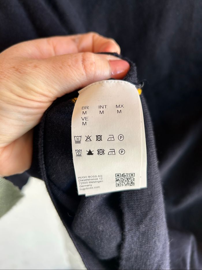 Pull en laine bleu marine Hugo Boss - taille M - photo numéro 4